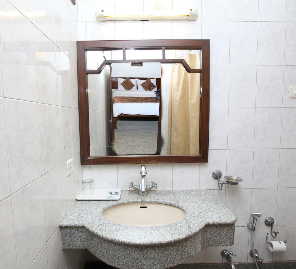 Fabhotel Lord Inn นิวเดลี ภายนอก รูปภาพ